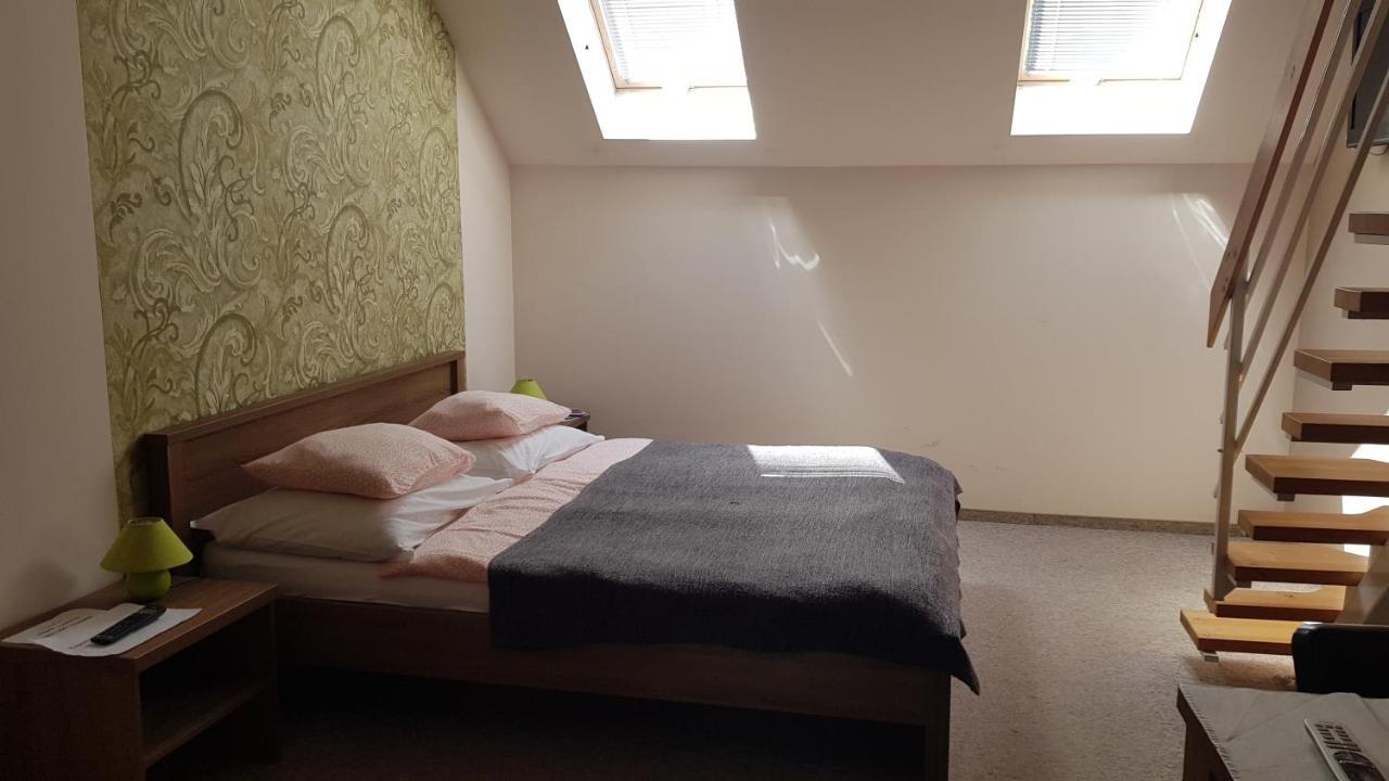 Vegvar Delux Apartman 귤러 외부 사진